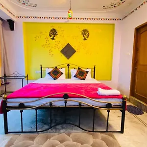 Kesar Palace 2*, Udaipur India
